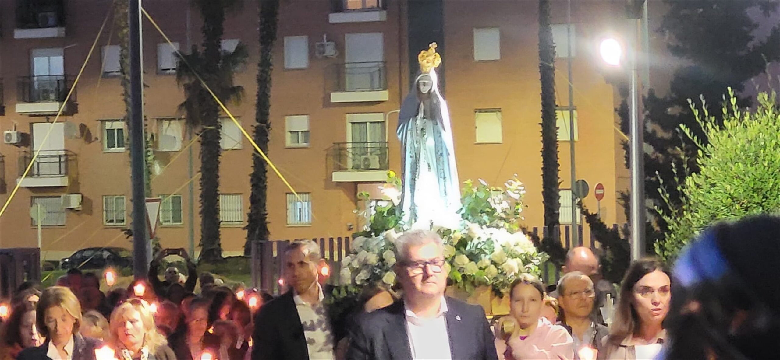 La imagen de la Virgen de Fátima recorre por primera vez las calles del Cerro del Viento