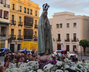 La imagen de la Virgen de Fátima recorrió el Casco Antiguo de Badajoz