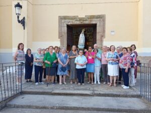 Villagonzalo celebró el Rosario de la Aurora durante el mes de mayo en comunión por la visita del Papa
