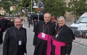 Don José y don Celso presentes en Montserrat para el Rosario con el Papa