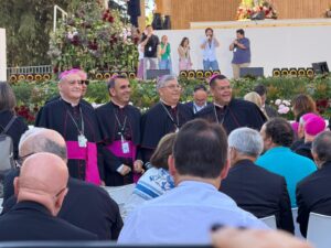 Don José, junto a otros obispos, previo a la gran Vigilia del Papa León XIV con los jóvenes