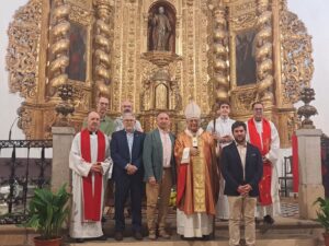 La Iglesia de San Pedro Apóstol de Almendral reabre sus puertas tras la restauración del templo