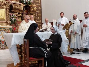 Sor Dorota María realizó su profesión temporal en el Real Monasterio de Santa Ana de Badajoz