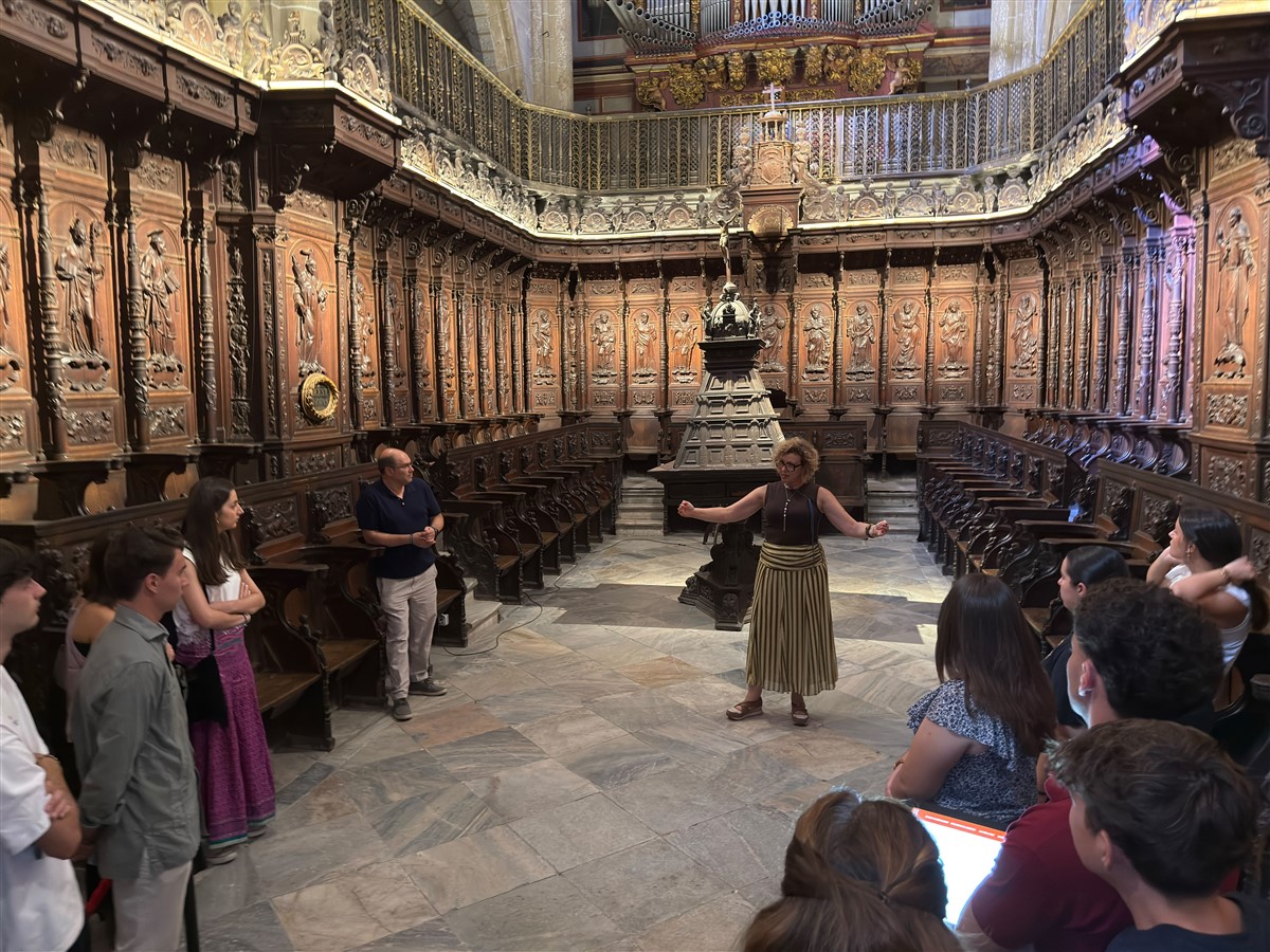 La Catedral recibe la visita de jóvenes cofrades de…